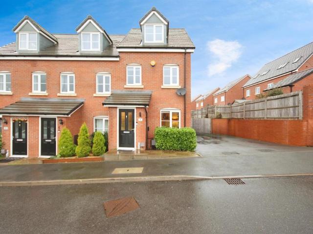House for sale in Whitnash, Green Close