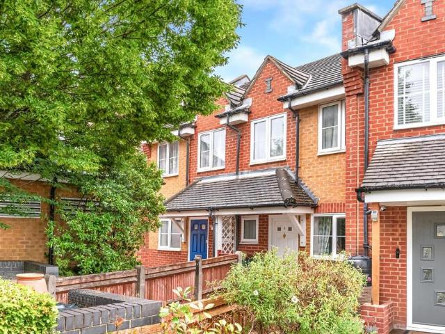 House for sale in London Borough of Ealing, Greenford