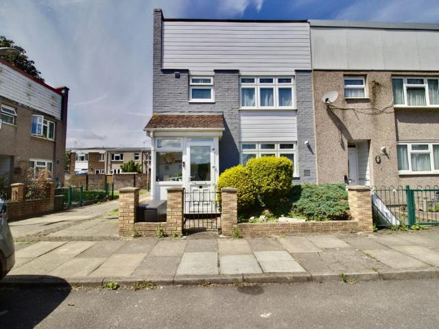 House for sale in Harold Hill, Greater London