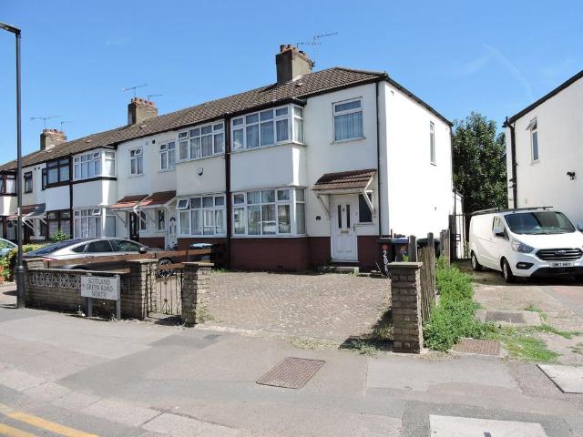 House for sale in Ponders End, Greater London