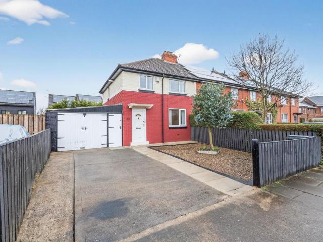House for sale in High Field, York