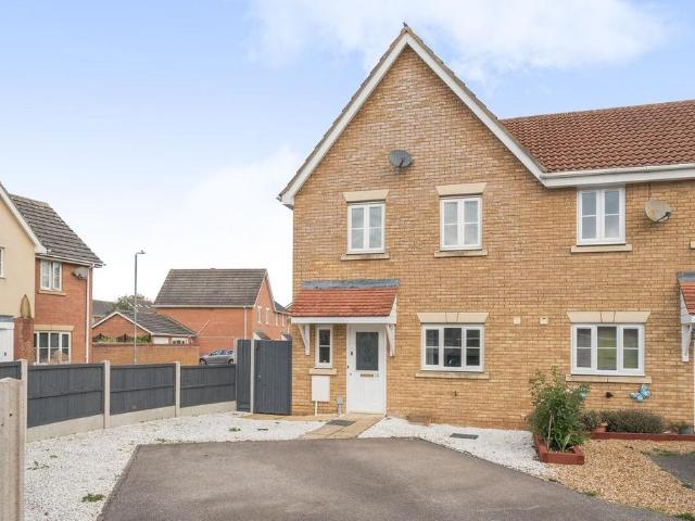 House for sale in Henlow, Bedfordshire