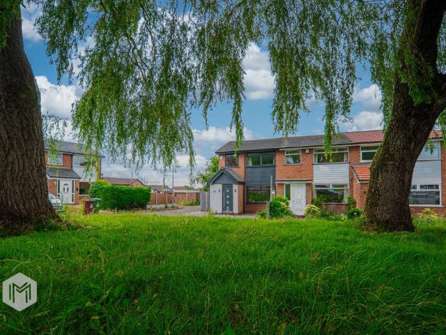 House for sale in Bradshaw, Lee Bank