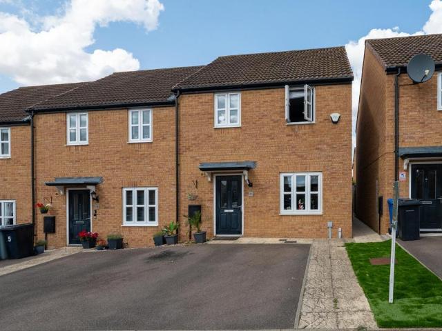 House for sale in Burton Latimer