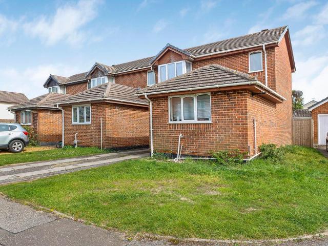 House for sale in Holdenhurst, Bournemouth