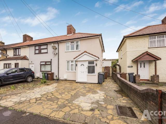 House for sale in Dagenham, Greater London
