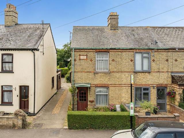 House for sale in Henlow, Bedfordshire