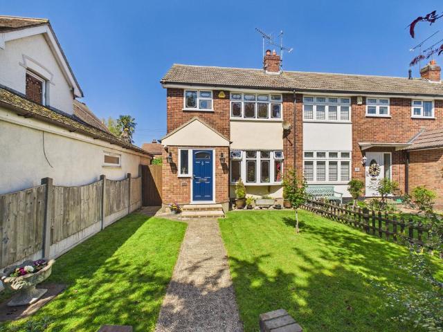 House for sale in Stanford-le-hope, Essex