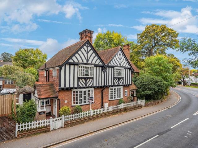 House for sale in Eastcote Village, Cat Hill
