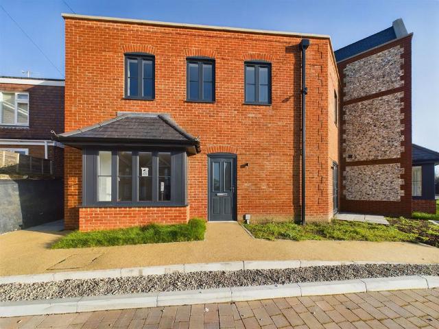 House for sale in Fishersgate, West Sussex