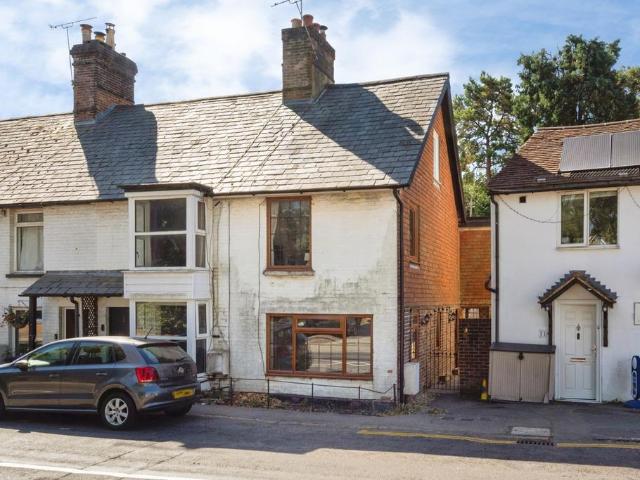 House for sale in Hurst Green, Heathlands
