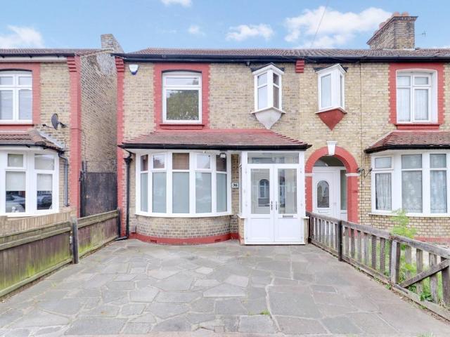 House for sale in Rainham, Greater London