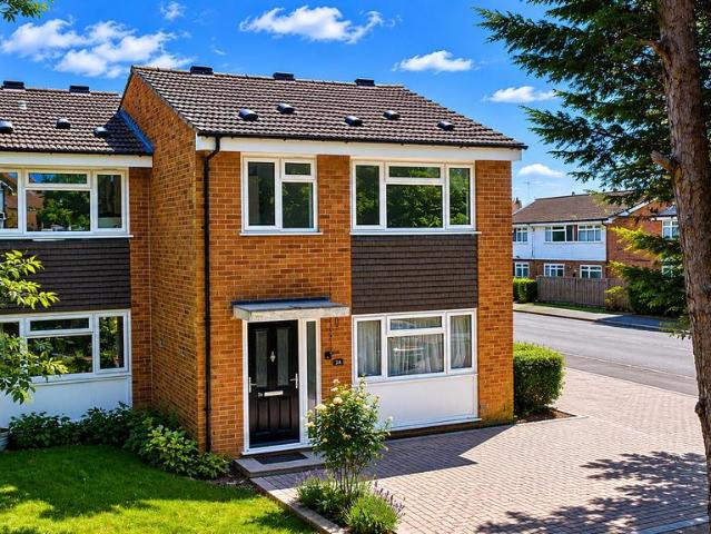 House for sale in Woodhall Farm, Pouchen End