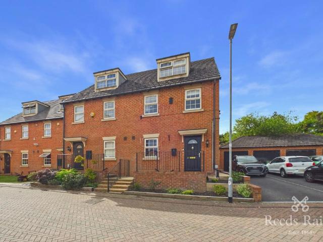 House for sale in Churwell, West Yorkshire