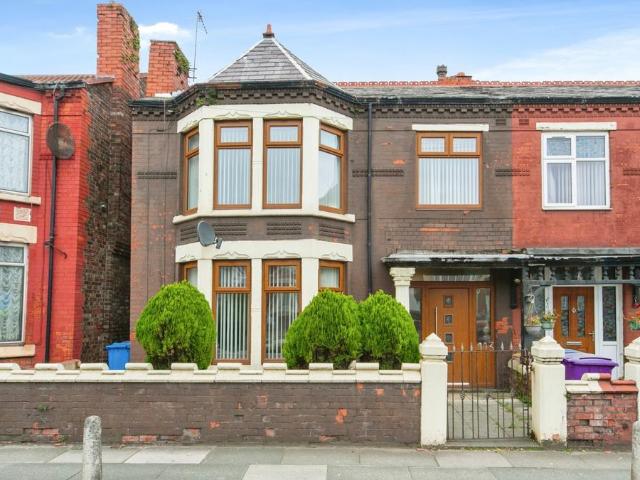 House for sale in Calderstones