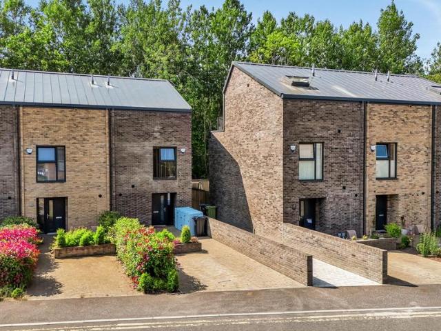 House for sale in Cessnock, Scotland