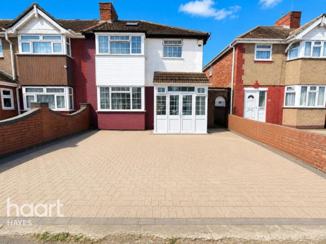 House for sale in Yeading, Greater London
