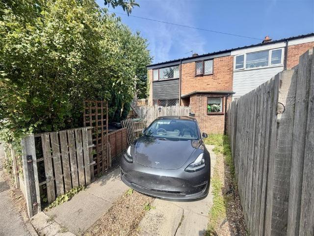 House for sale in Allerton Bywater, West Yorkshire