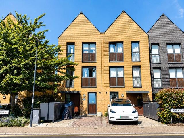 House for sale in Kidbrooke, Greater London