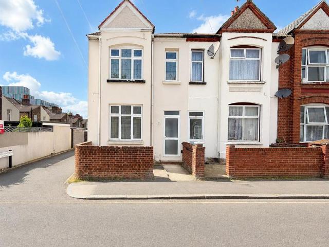 House for sale in London Borough of Ealing, Greenford