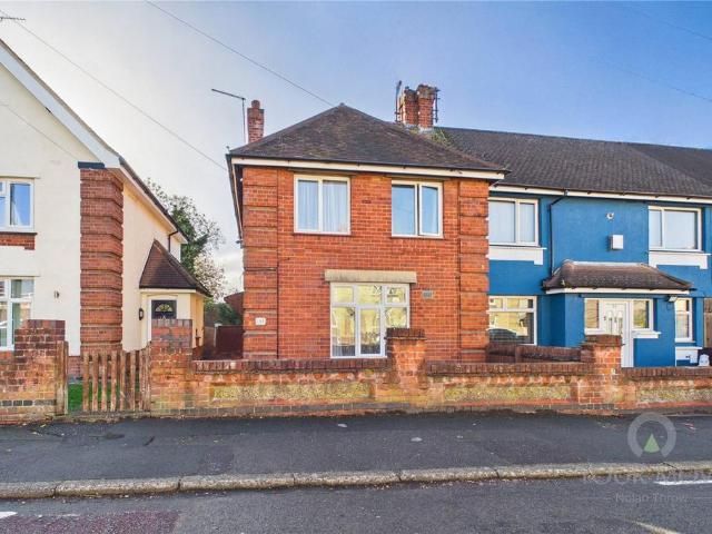 House for sale in Kingsley Park, Northampton