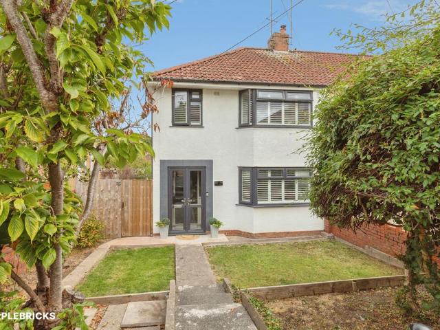 House for sale in Kingswood