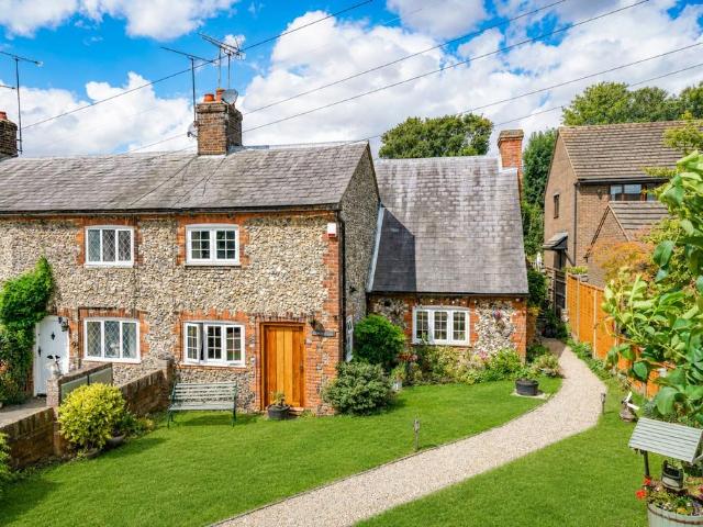 House for sale in Slip End, Bedfordshire