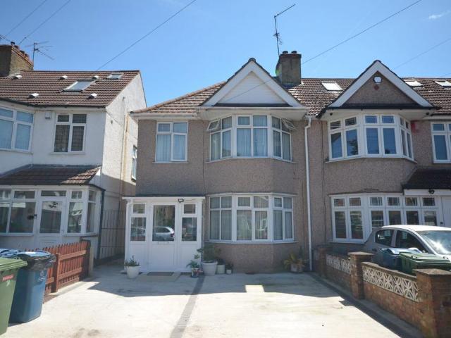 House for sale in Kenton, Greater London
