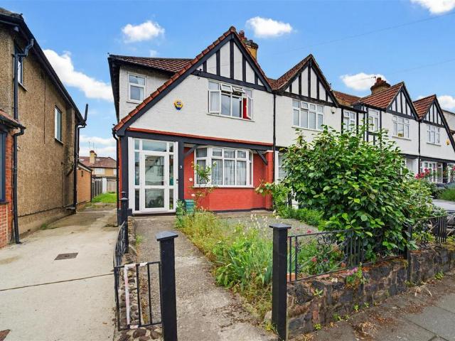 House for sale in London Borough of Ealing, Greenford