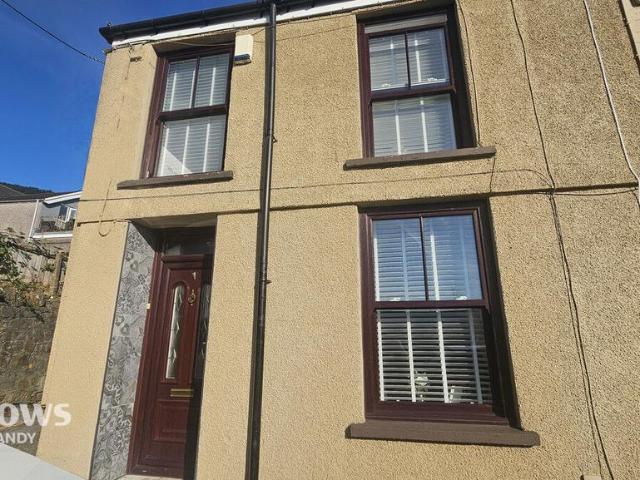 House for sale in Pentre