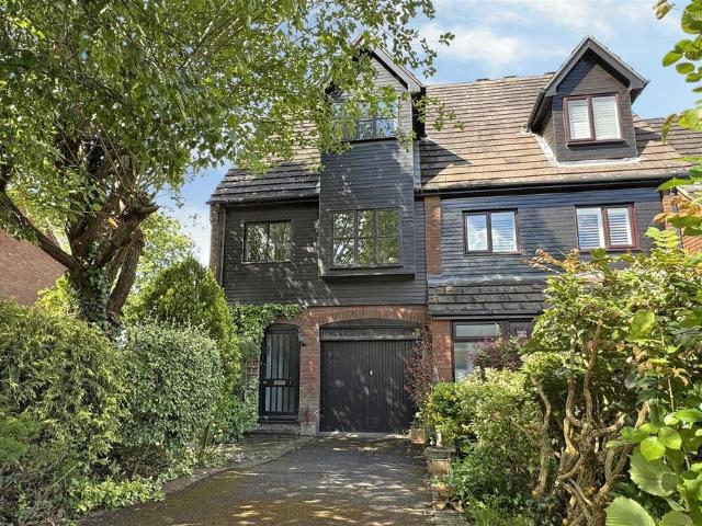 House for sale in Catteshall, Waverley