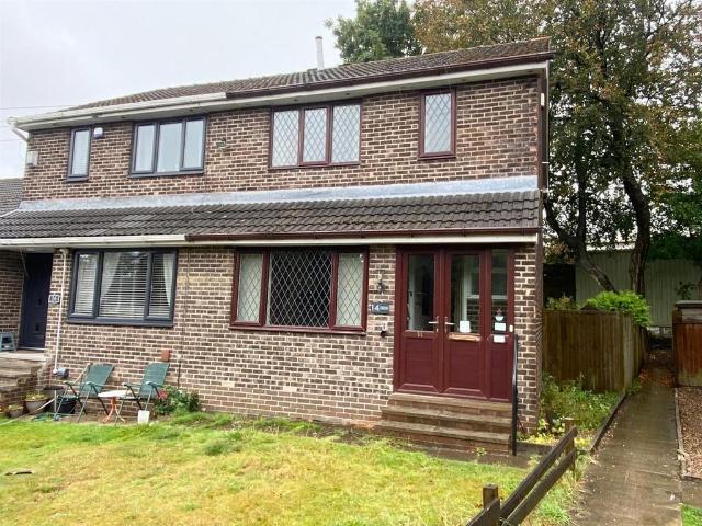 House for sale in Lindley, West Yorkshire