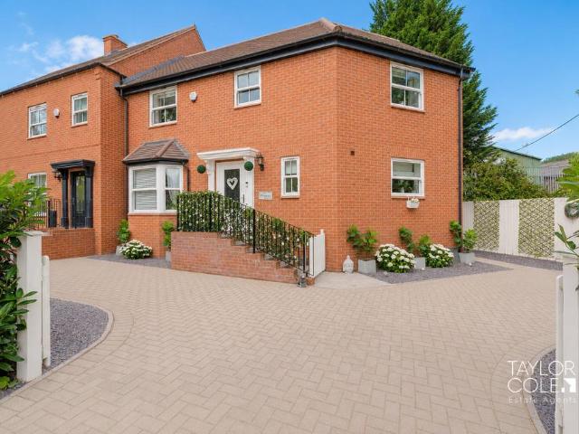 House for sale in Kettlebrook