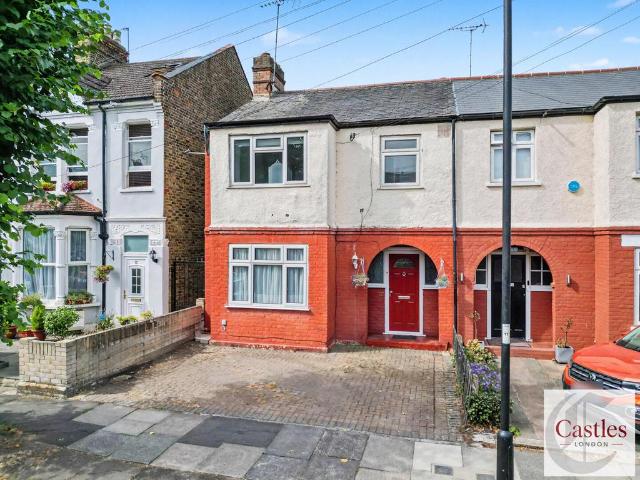 House for sale in Bush Hill Park, Greater London