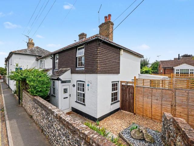 House for sale in Oad Street, Kent