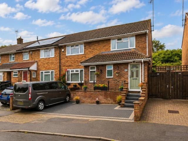 House for sale in Highfield, Pouchen End