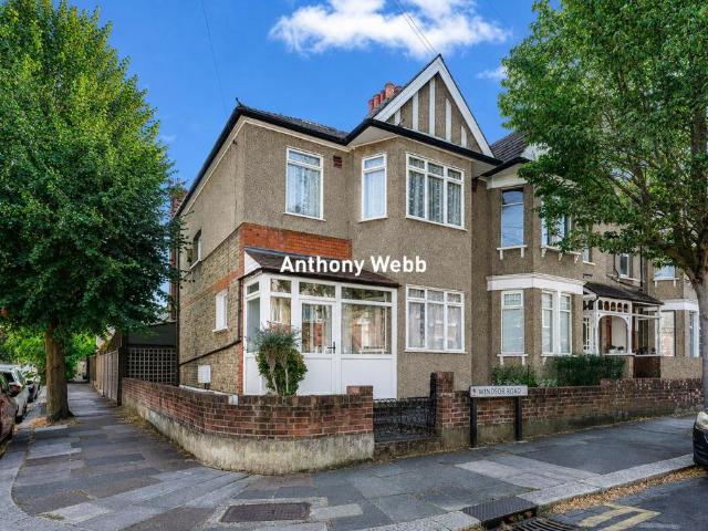 House for sale in Palmers Green, Greater London