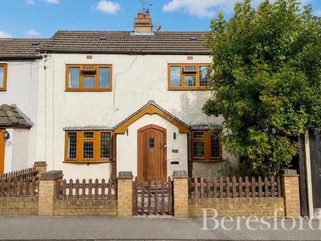 House for sale in Pilgrims' Hatch, Brentwood