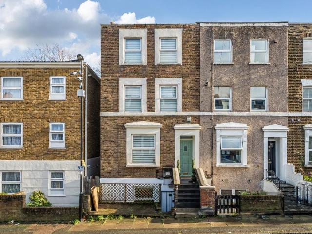 House for sale in London Borough of Lewisham, New Cross
