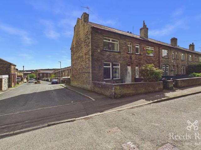 House for sale in Elland, West Yorkshire