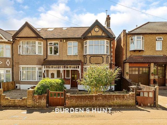 House for sale in London Borough of Redbridge, Greater London