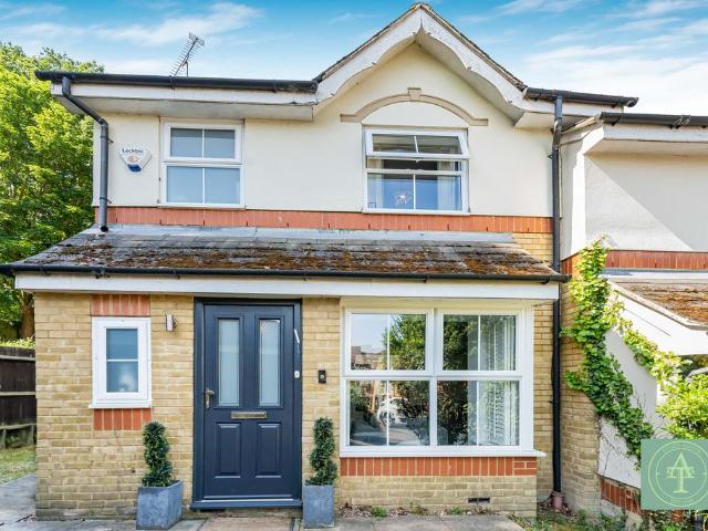 House for sale in Oakwood, Greater London
