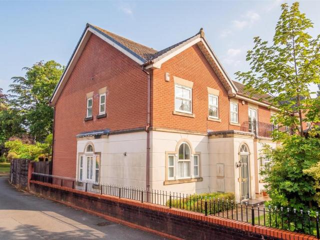 House for sale in Timperley, Trafford Park