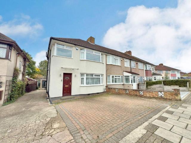 House for sale in Harrow Weald, Greater London