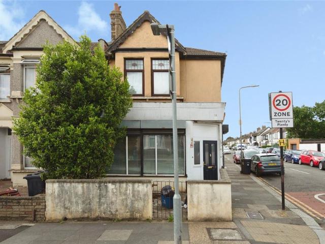 House for sale in Seven Kings, Greater London