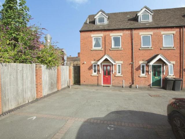 House for sale in Camp Hill, Warwickshire