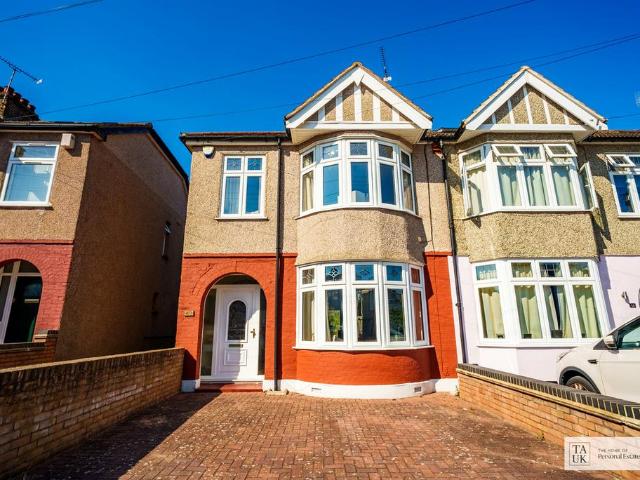 House for sale in Hornchurch, Greater London
