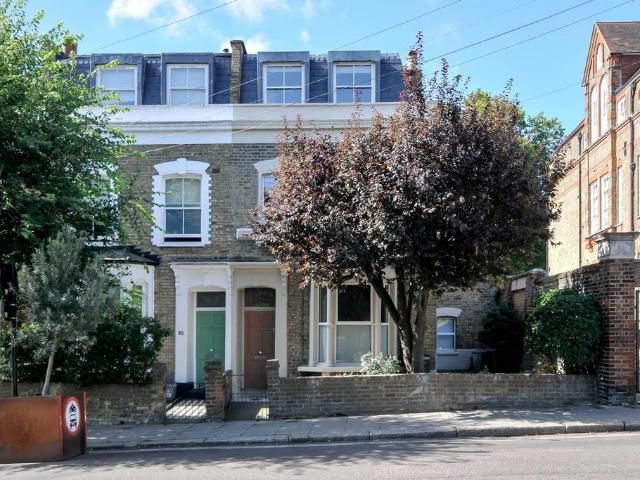 House for sale in Stoke Newington, Greater London