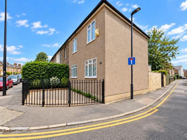House for sale in Blackheath Royal Standard, Greater London