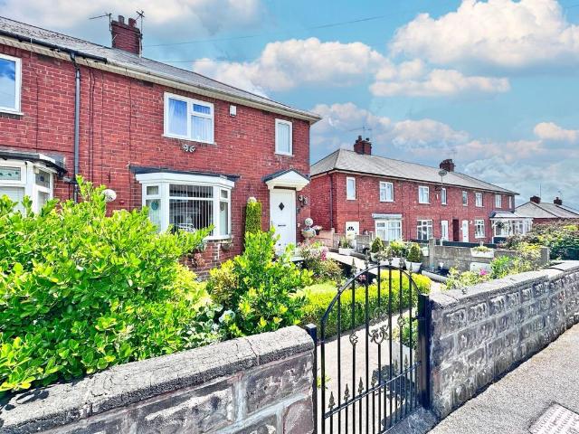 House for sale in Harvills Hawthorn, Hill Top